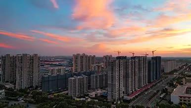 4K航拍房地产城市楼盘建设塔吊夕阳落日视频的预览图